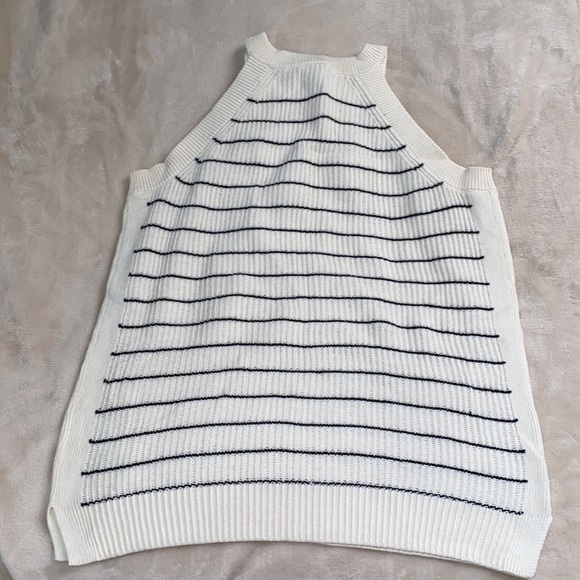 BUNDLE (2) Old Navy Women’s Sweater Tank Tops - Picture 5 of 7